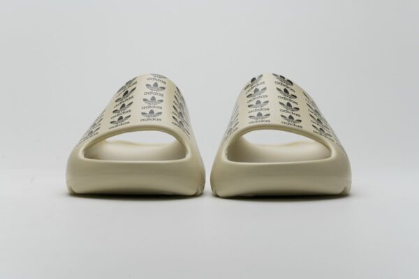 FW6345 adidas Yeezy Slide - Image 4
