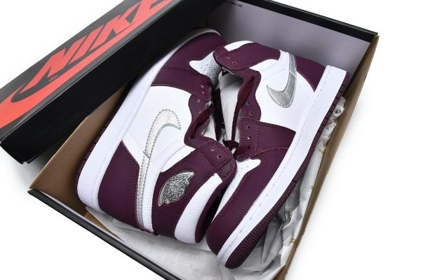 555088-611 Air Jordan 1 High OG Bordeaux - Image 3
