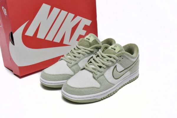 HUF x Nike SB Dunk Low ’Fleece‘’ - Image 6