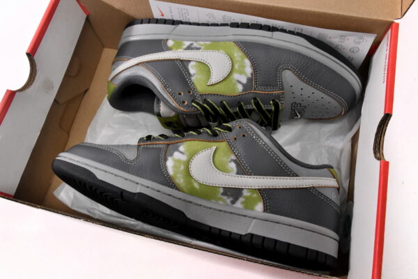 HUF x Nike Dunk Low SB Friends and Family - Image 3