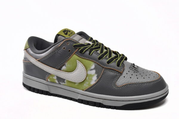 HUF x Nike Dunk Low SB Friends and Family - Image 2