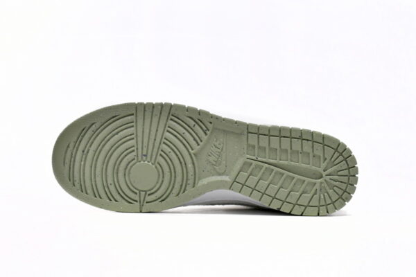 HUF x Nike SB Dunk Low ’Fleece‘’ - Image 7