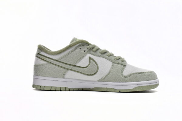 HUF x Nike SB Dunk Low ’Fleece‘’ - Image 2